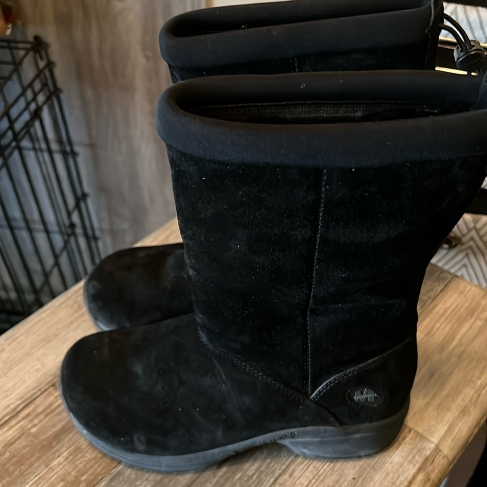 Gently used Merrell winter boots size 6 primo chill massif